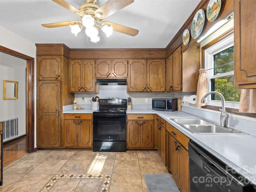 4920 Surfwood Drive, Sherrills Ford, NC 28673.  MLS# CAR4297659, YatesRealty ID 17553. 