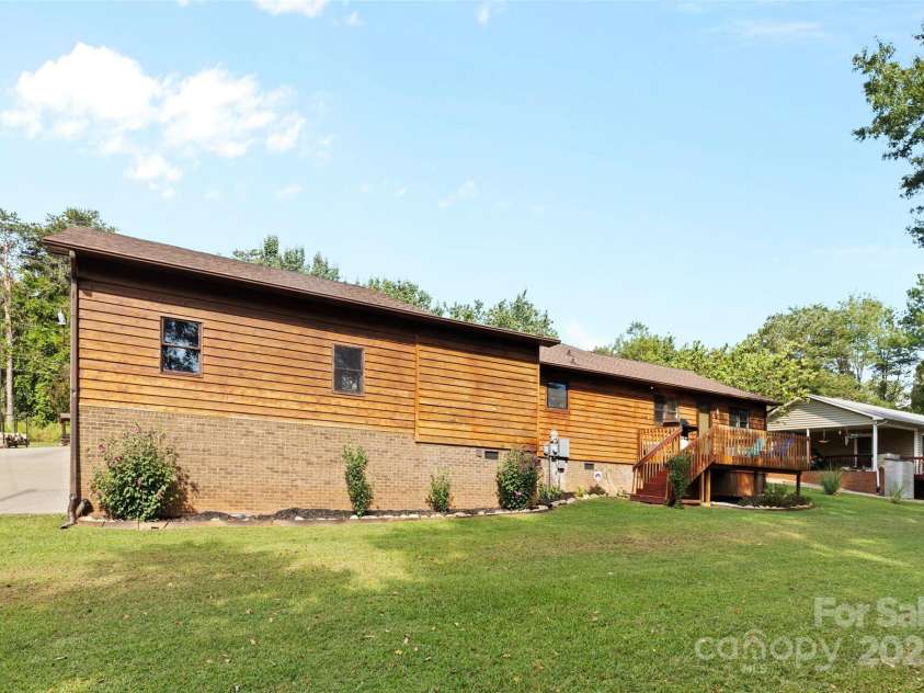 4920 Surfwood Drive, Sherrills Ford, NC 28673.  MLS# CAR4297659, YatesRealty ID 17553. 