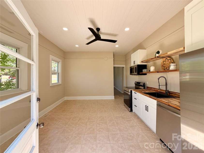 18 MIDWAY Street, Granite Falls, NC 28630.  MLS# CAR4373121, YatesRealty ID 17554. 