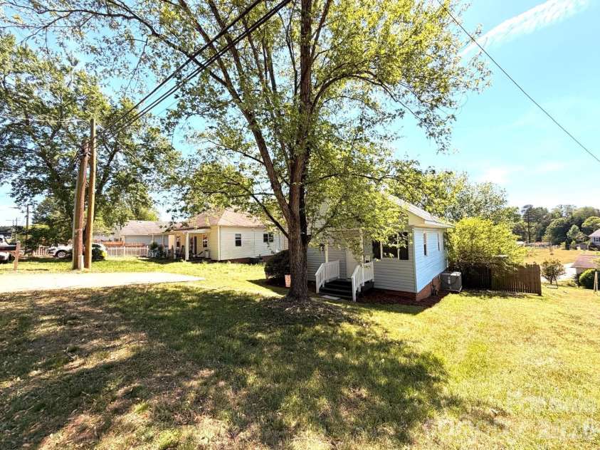 18 MIDWAY Street, Granite Falls, NC 28630.  MLS# CAR4373121, YatesRealty ID 17554. 