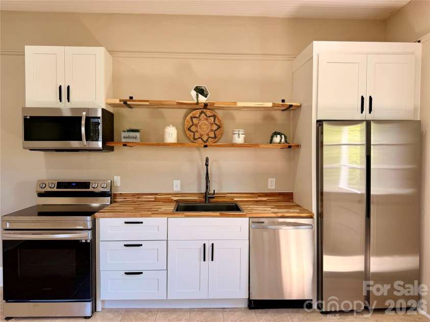 18 MIDWAY Street, Granite Falls, NC 28630.  MLS# CAR4373121, YatesRealty ID 17554. Luxury Farm Kitchen