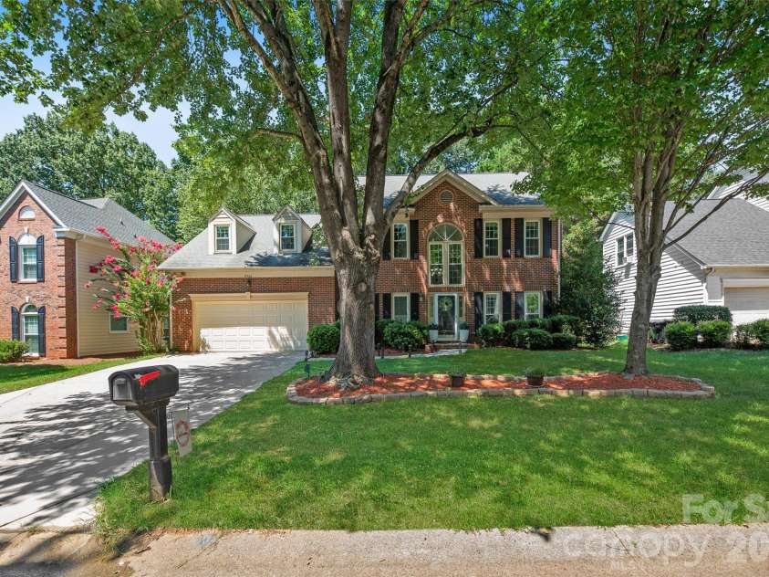 8906 Glade Court, Huntersville, NC 28078.  MLS# CAR4376212, YatesRealty ID 17555. 