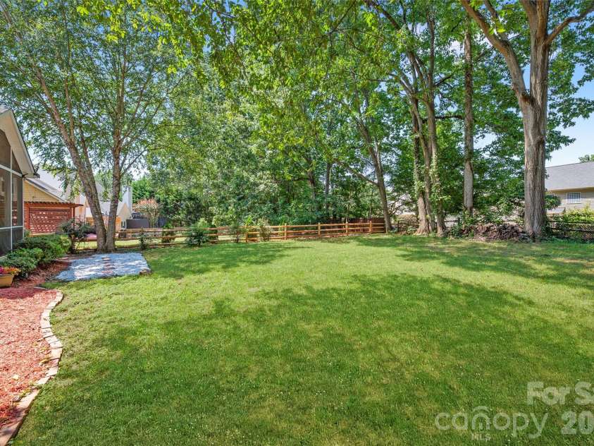 8906 Glade Court, Huntersville, NC 28078.  MLS# CAR4376212, YatesRealty ID 17555. 
