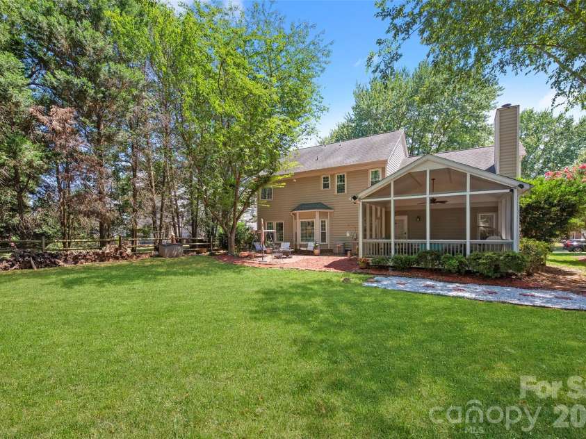 8906 Glade Court, Huntersville, NC 28078.  MLS# CAR4376212, YatesRealty ID 17555. 