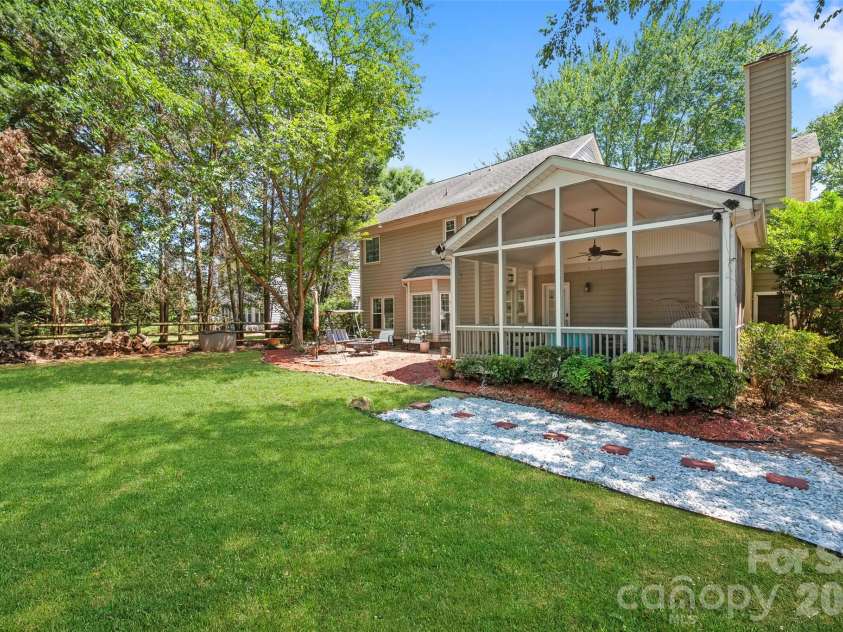 8906 Glade Court, Huntersville, NC 28078.  MLS# CAR4376212, YatesRealty ID 17555. 