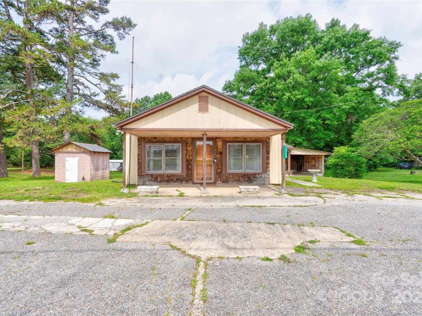 1529 Stony Point Road, Shelby, NC 28150.  MLS# CAR4267351, YatesRealty ID 17556. 
