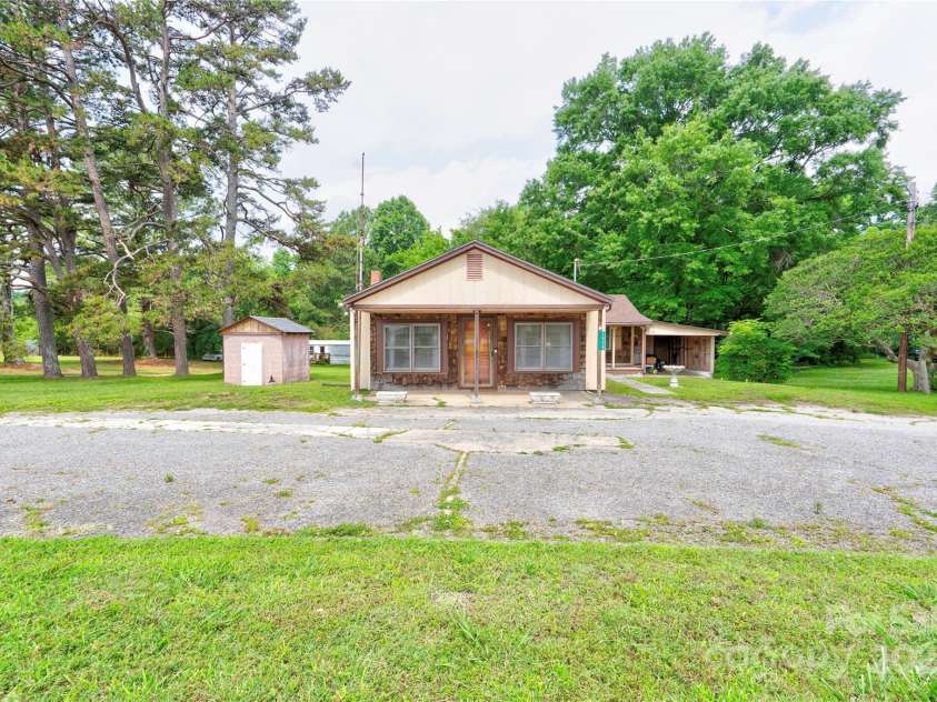 1529 Stony Point Road, Shelby, NC 28150.  MLS# CAR4267351, YatesRealty ID 17556. 