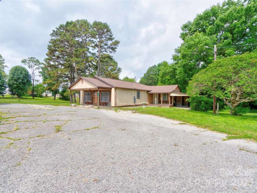 1529 Stony Point Road, Shelby, NC 28150.  MLS# CAR4267351, YatesRealty ID 17556. 