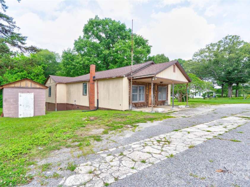 1529 Stony Point Road, Shelby, NC 28150.  MLS# CAR4267351, YatesRealty ID 17556. 