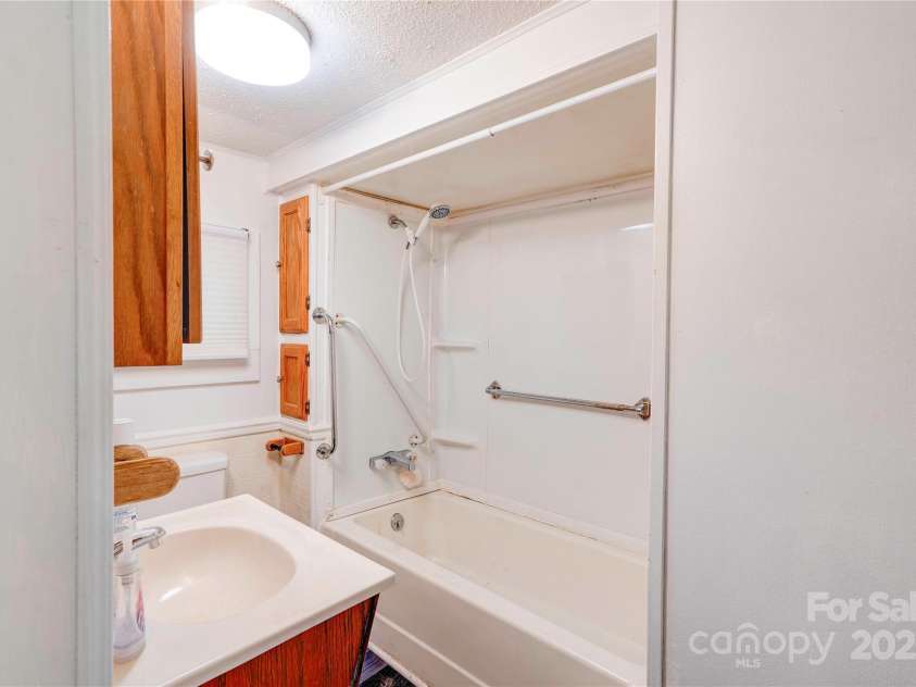 1529 Stony Point Road, Shelby, NC 28150.  MLS# CAR4267351, YatesRealty ID 17556. 