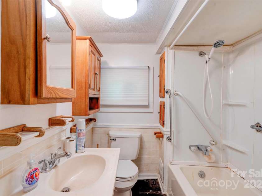 1529 Stony Point Road, Shelby, NC 28150.  MLS# CAR4267351, YatesRealty ID 17556. 