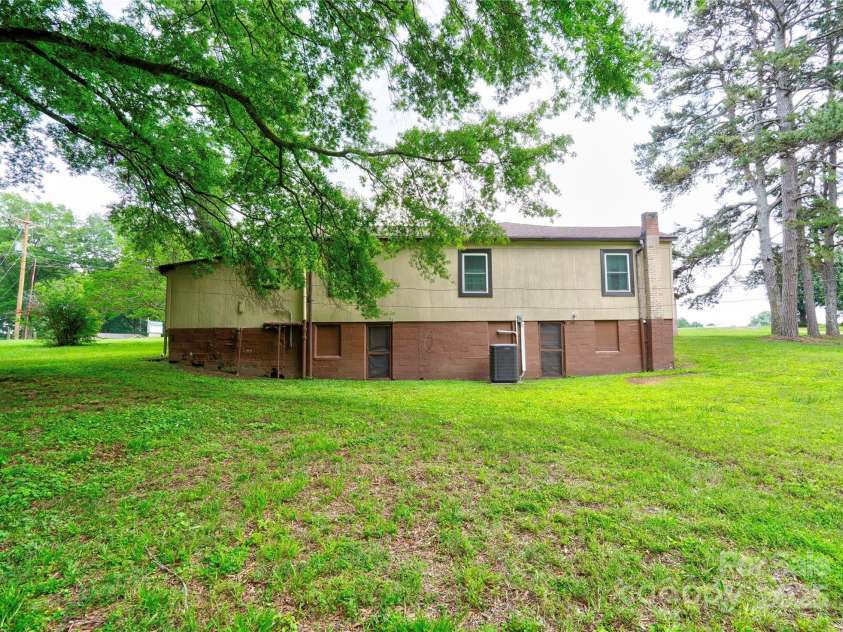 1529 Stony Point Road, Shelby, NC 28150.  MLS# CAR4267351, YatesRealty ID 17556. 