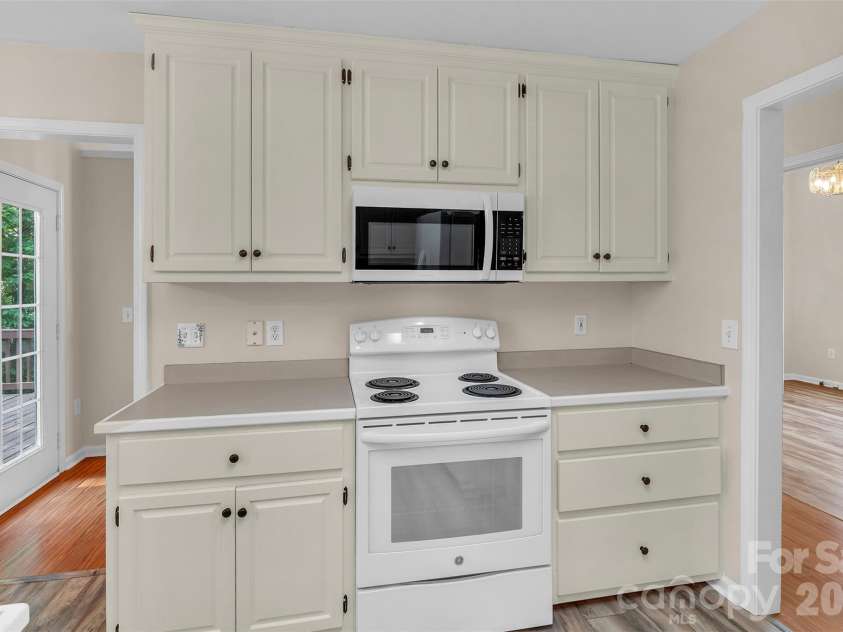 8814 Oldenburg Drive, Mount Pleasant, NC 28124.  MLS# CAR4372176, YatesRealty ID 17557. 