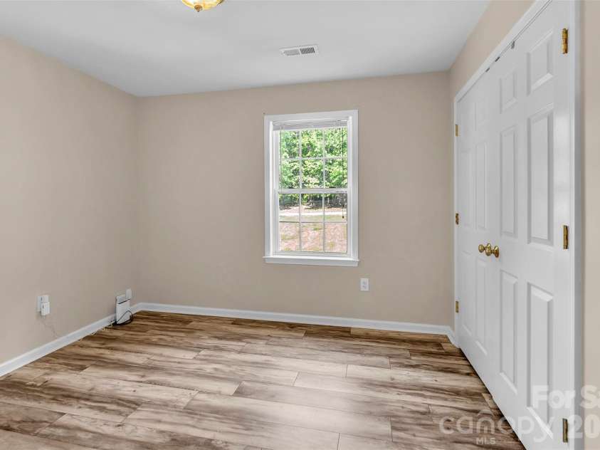 8814 Oldenburg Drive, Mount Pleasant, NC 28124.  MLS# CAR4372176, YatesRealty ID 17557. 