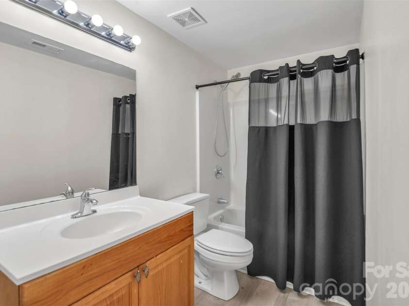 8814 Oldenburg Drive, Mount Pleasant, NC 28124.  MLS# CAR4372176, YatesRealty ID 17557. 