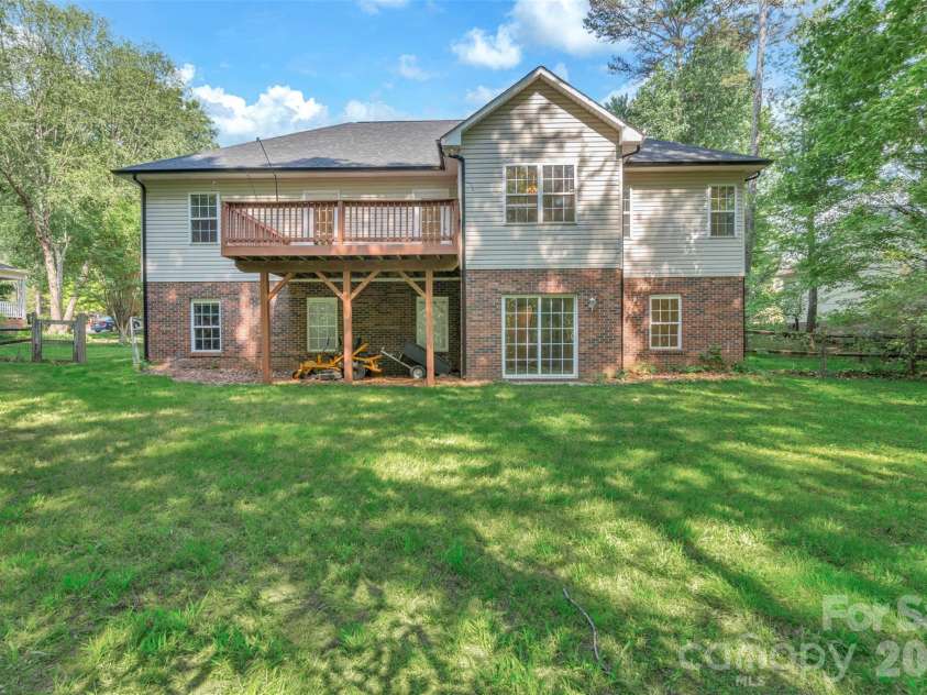 8814 Oldenburg Drive, Mount Pleasant, NC 28124.  MLS# CAR4372176, YatesRealty ID 17557. 