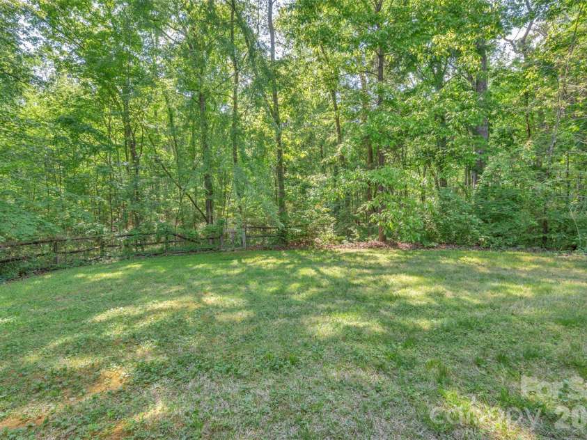 8814 Oldenburg Drive, Mount Pleasant, NC 28124.  MLS# CAR4372176, YatesRealty ID 17557. 