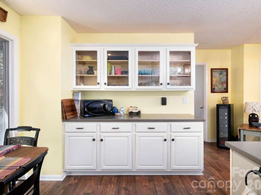 481 Overlook Drive, Mars Hill, NC 28754.  MLS# CAR4313425, YatesRealty ID 17559. 
