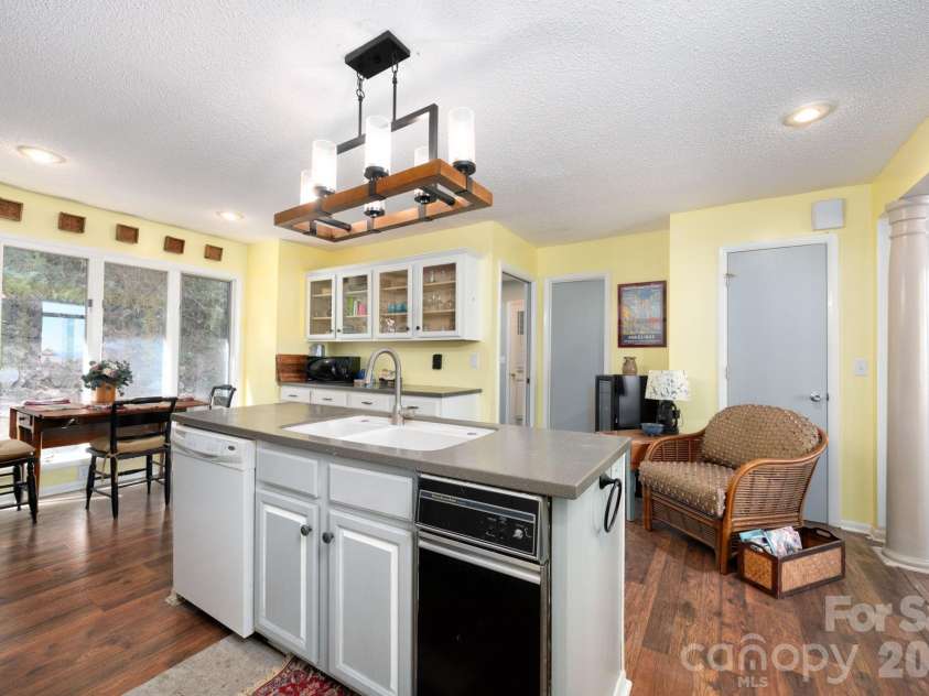 481 Overlook Drive, Mars Hill, NC 28754.  MLS# CAR4313425, YatesRealty ID 17559. 