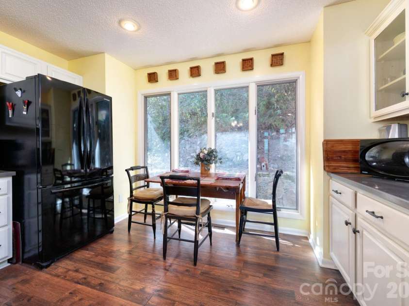 481 Overlook Drive, Mars Hill, NC 28754.  MLS# CAR4313425, YatesRealty ID 17559. 