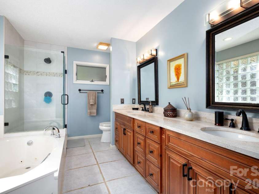481 Overlook Drive, Mars Hill, NC 28754.  MLS# CAR4313425, YatesRealty ID 17559. 