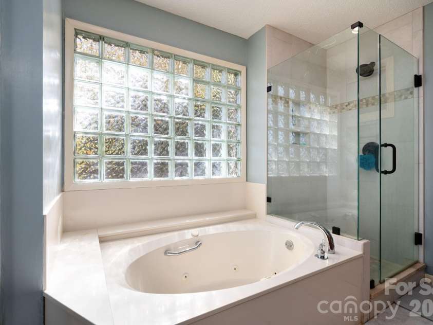 481 Overlook Drive, Mars Hill, NC 28754.  MLS# CAR4313425, YatesRealty ID 17559. 