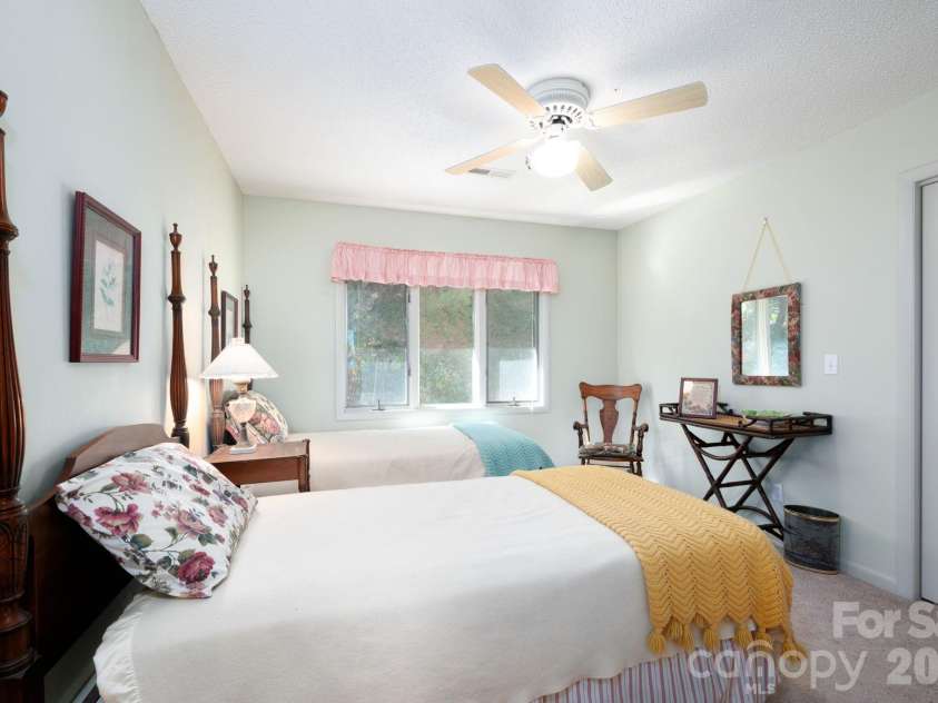 481 Overlook Drive, Mars Hill, NC 28754.  MLS# CAR4313425, YatesRealty ID 17559. 
