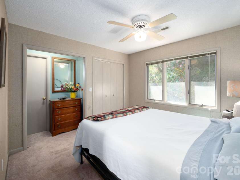 481 Overlook Drive, Mars Hill, NC 28754.  MLS# CAR4313425, YatesRealty ID 17559. 