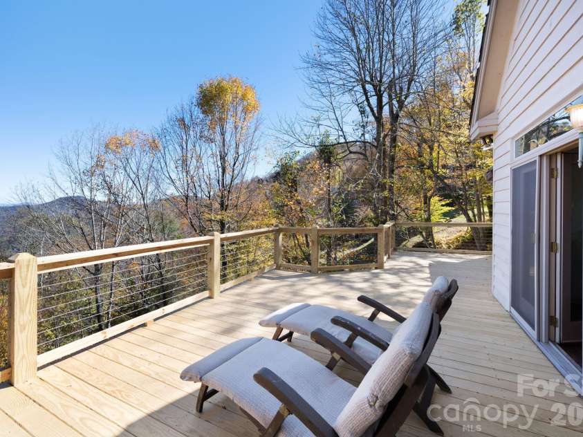 481 Overlook Drive, Mars Hill, NC 28754.  MLS# CAR4313425, YatesRealty ID 17559. 
