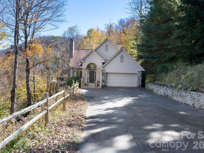 481 Overlook Drive, Mars Hill, NC 28754.  MLS# CAR4313425, YatesRealty ID 17559. 