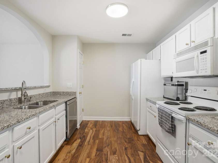 3855 Glenlea Commons Drive, Charlotte, NC 28216.  MLS# CAR4332269, YatesRealty ID 1756. 