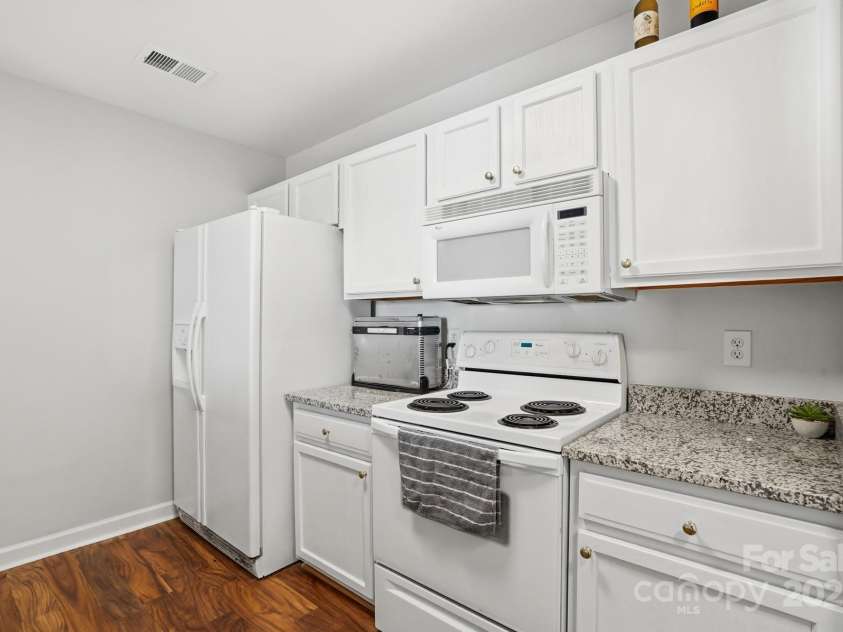 3855 Glenlea Commons Drive, Charlotte, NC 28216.  MLS# CAR4332269, YatesRealty ID 1756. 