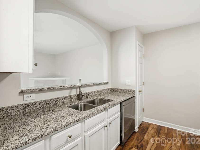 3855 Glenlea Commons Drive, Charlotte, NC 28216.  MLS# CAR4332269, YatesRealty ID 1756. 