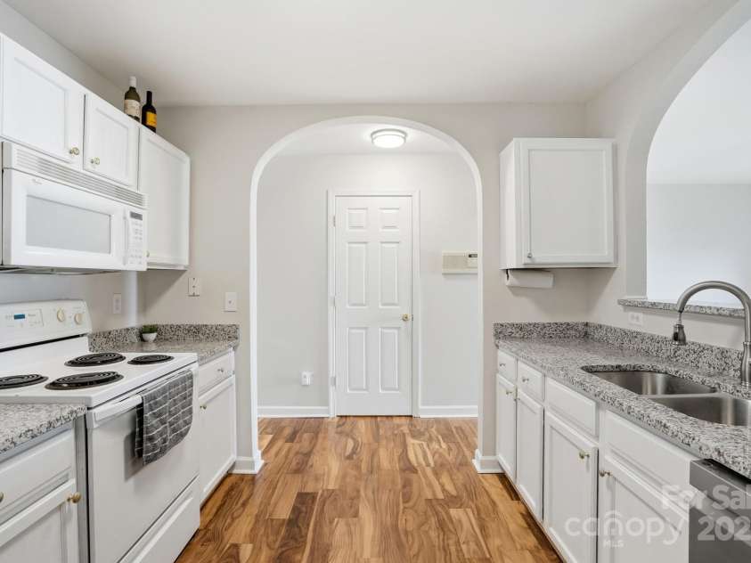 3855 Glenlea Commons Drive, Charlotte, NC 28216.  MLS# CAR4332269, YatesRealty ID 1756. 