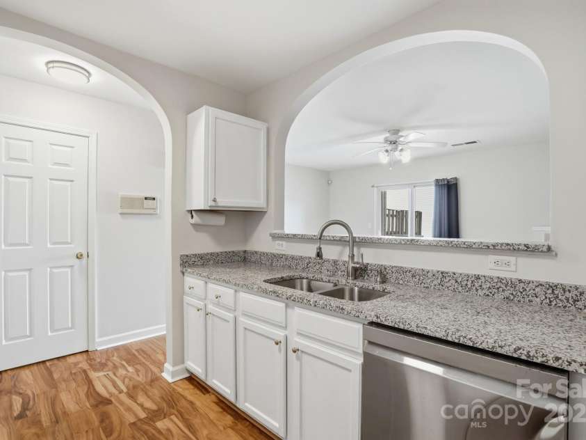 3855 Glenlea Commons Drive, Charlotte, NC 28216.  MLS# CAR4332269, YatesRealty ID 1756. 