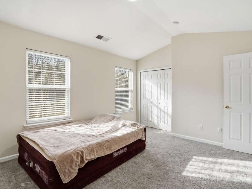 3855 Glenlea Commons Drive, Charlotte, NC 28216.  MLS# CAR4332269, YatesRealty ID 1756. 