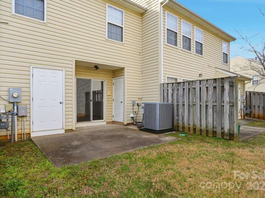 3855 Glenlea Commons Drive, Charlotte, NC 28216.  MLS# CAR4332269, YatesRealty ID 1756. 