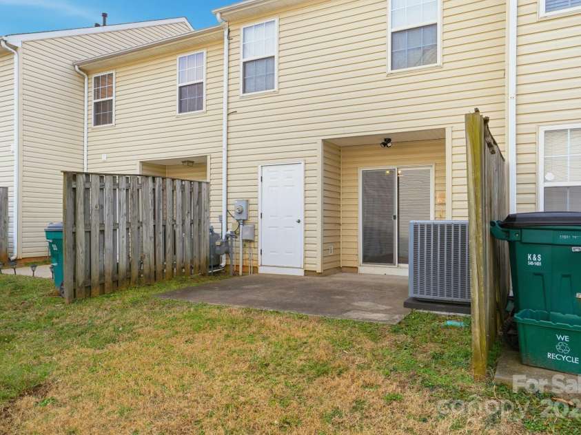 3855 Glenlea Commons Drive, Charlotte, NC 28216.  MLS# CAR4332269, YatesRealty ID 1756. 