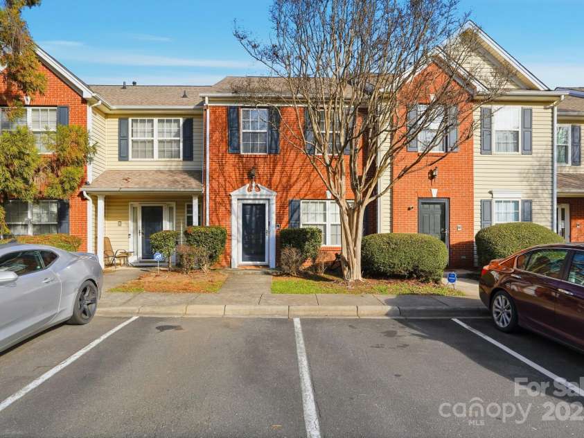 3855 Glenlea Commons Drive, Charlotte, NC 28216.  MLS# CAR4332269, YatesRealty ID 1756. 