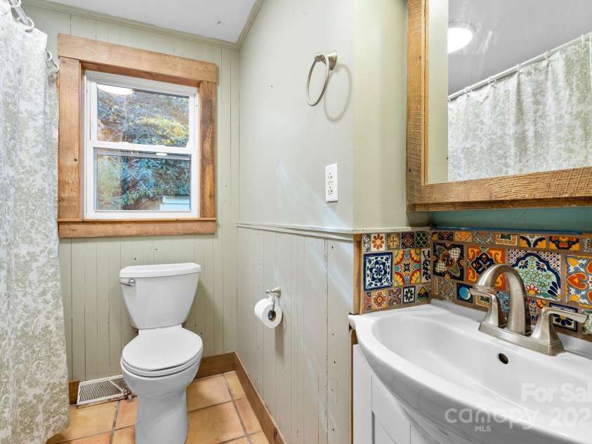 456 Rector Corner Road, Marshall, NC 28753.  MLS# CAR4319873, YatesRealty ID 1756. 