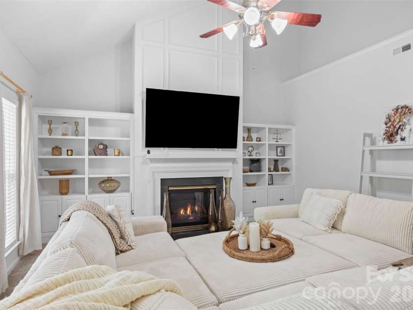 14569 Greenpoint Lane, Huntersville, NC 28078.  MLS# CAR4327431, YatesRealty ID 17560. Character and charm at each turn