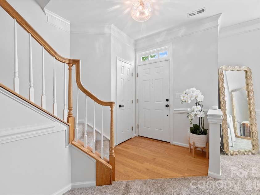 14569 Greenpoint Lane, Huntersville, NC 28078.  MLS# CAR4327431, YatesRealty ID 17560. Charming entry way