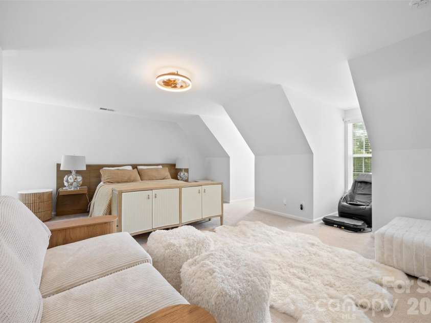 14569 Greenpoint Lane, Huntersville, NC 28078.  MLS# CAR4327431, YatesRealty ID 17560. Great natural light and two walk-in closets!