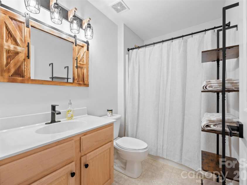 14569 Greenpoint Lane, Huntersville, NC 28078.  MLS# CAR4327431, YatesRealty ID 17560. Guest bathroom on second floor