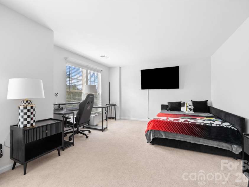 14569 Greenpoint Lane, Huntersville, NC 28078.  MLS# CAR4327431, YatesRealty ID 17560. Guest bedroom 1