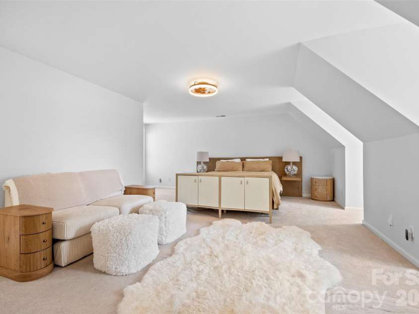 14569 Greenpoint Lane, Huntersville, NC 28078.  MLS# CAR4327431, YatesRealty ID 17560. Oversized primary bedroom