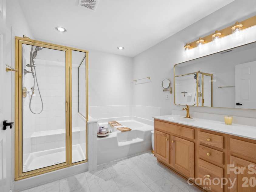 14569 Greenpoint Lane, Huntersville, NC 28078.  MLS# CAR4327431, YatesRealty ID 17560. Primary bathroom