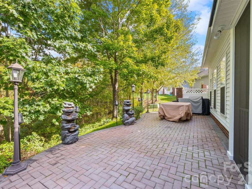 14569 Greenpoint Lane, Huntersville, NC 28078.  MLS# CAR4327431, YatesRealty ID 17560. Your new peaceful retreat!