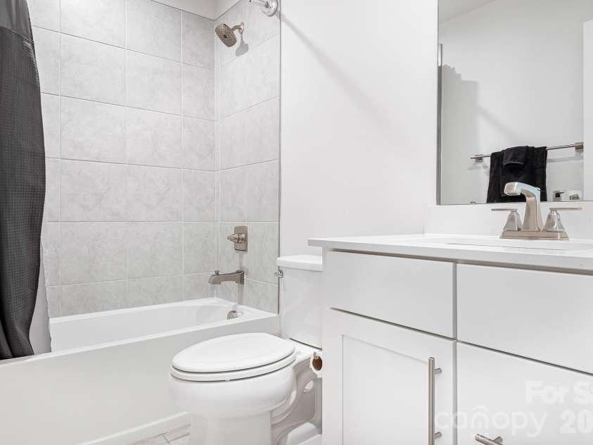 1226 Gleason Way, Charlotte, NC 28217.  MLS# CAR4336761, YatesRealty ID 17562. Full first-floor bathroom featuring a shower/tub combination