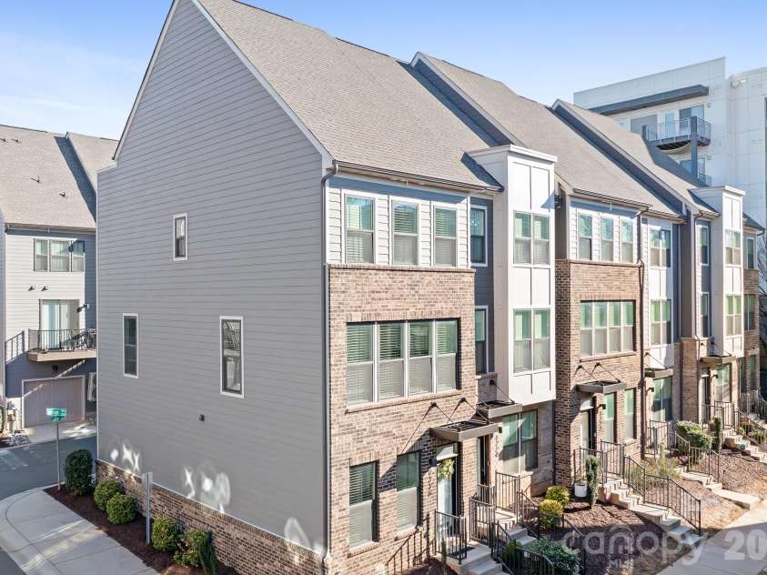 1226 Gleason Way, Charlotte, NC 28217.  MLS# CAR4336761, YatesRealty ID 17562. Modern Living in the Heart of LoSo